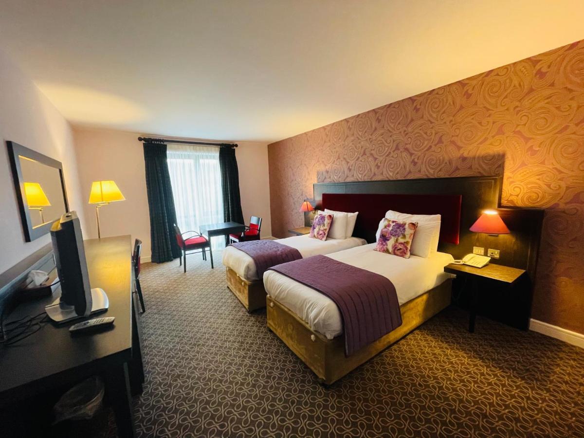 Burren Atlantic Hotel & Holiday Cottages 발리바우한 외부 사진