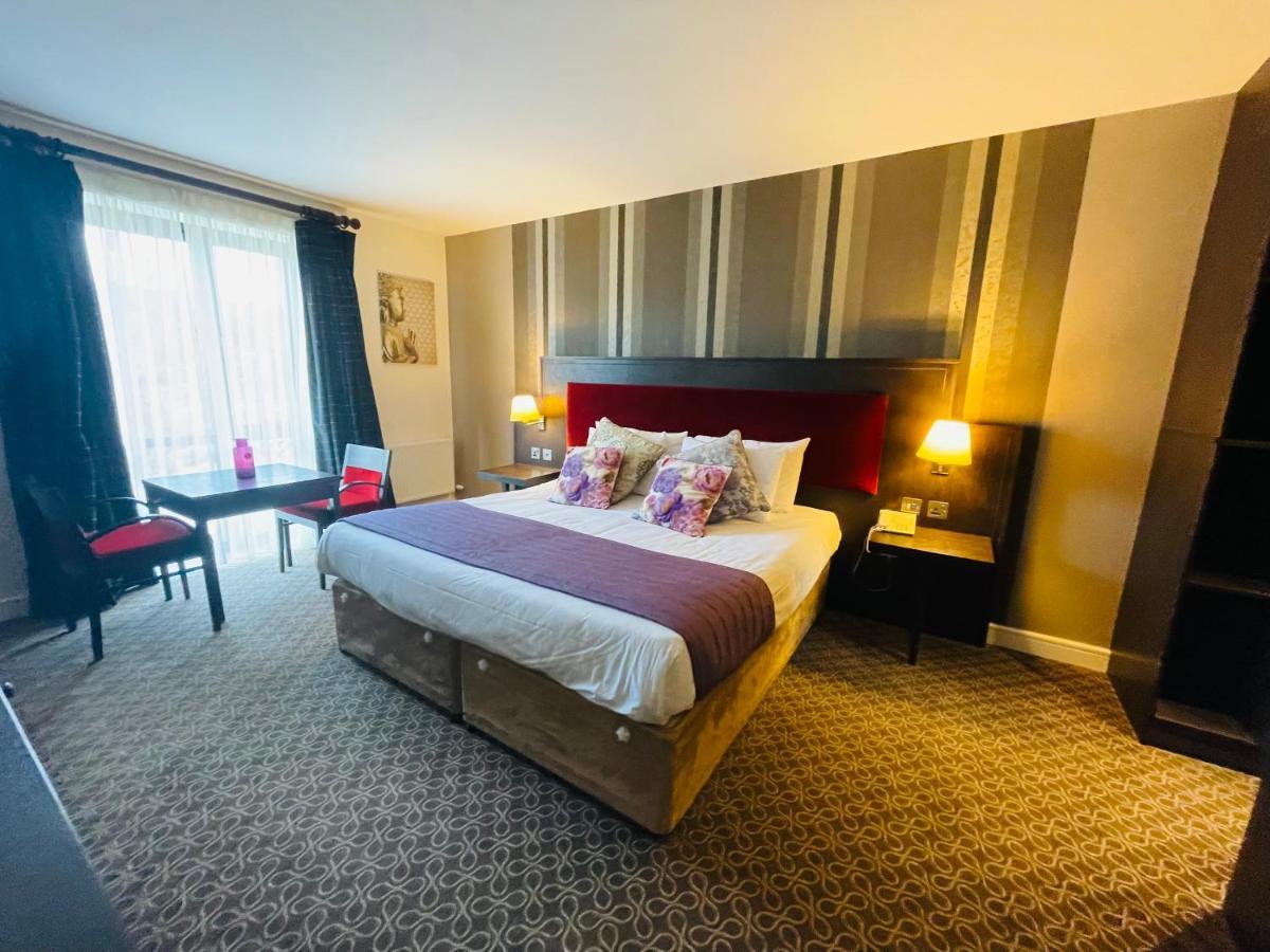 Burren Atlantic Hotel & Holiday Cottages 발리바우한 외부 사진
