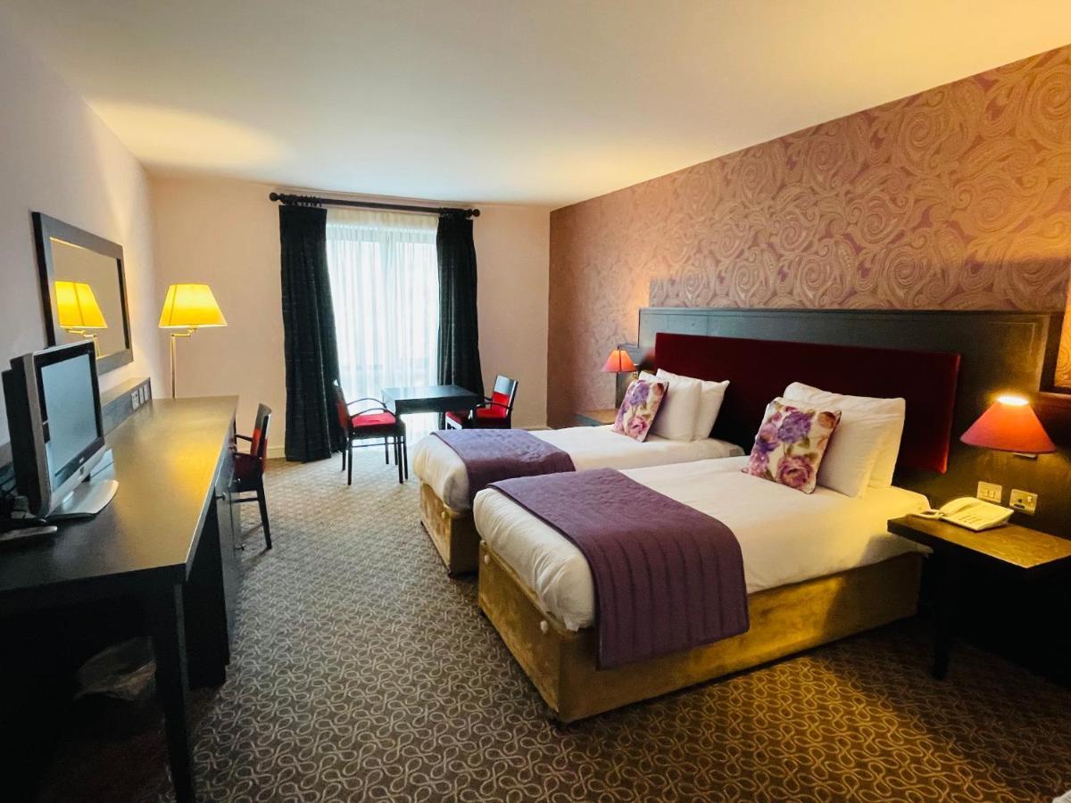 Burren Atlantic Hotel & Holiday Cottages 발리바우한 외부 사진