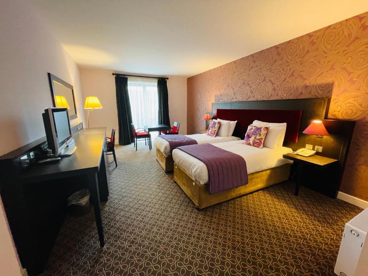Burren Atlantic Hotel & Holiday Cottages 발리바우한 외부 사진