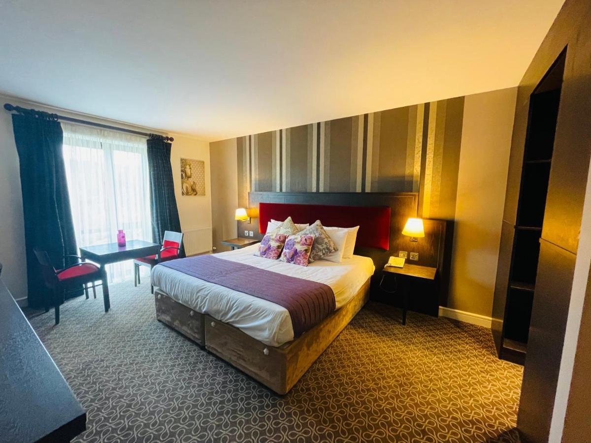 Burren Atlantic Hotel & Holiday Cottages 발리바우한 외부 사진