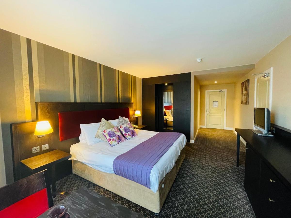 Burren Atlantic Hotel & Holiday Cottages 발리바우한 외부 사진