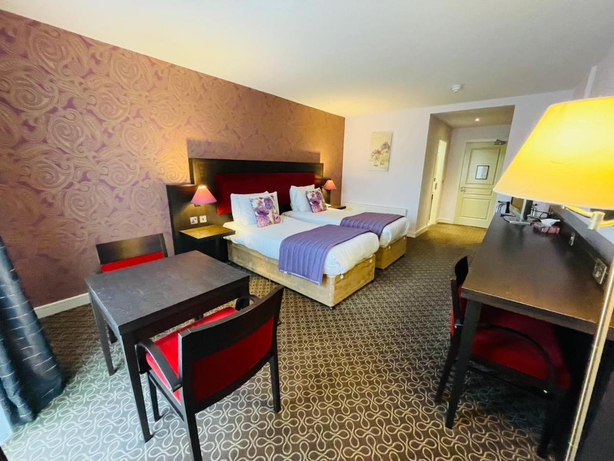 Burren Atlantic Hotel & Holiday Cottages 발리바우한 외부 사진