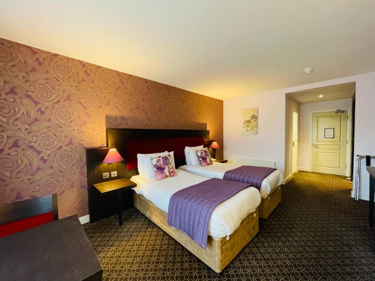 Burren Atlantic Hotel & Holiday Cottages 발리바우한 외부 사진