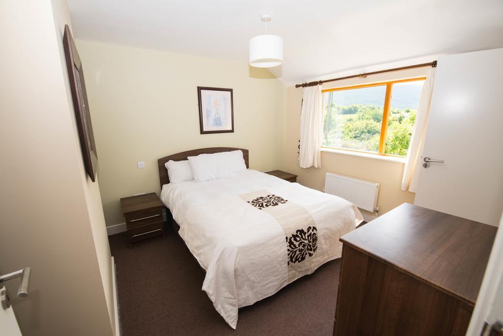 Burren Atlantic Hotel & Holiday Cottages 발리바우한 외부 사진