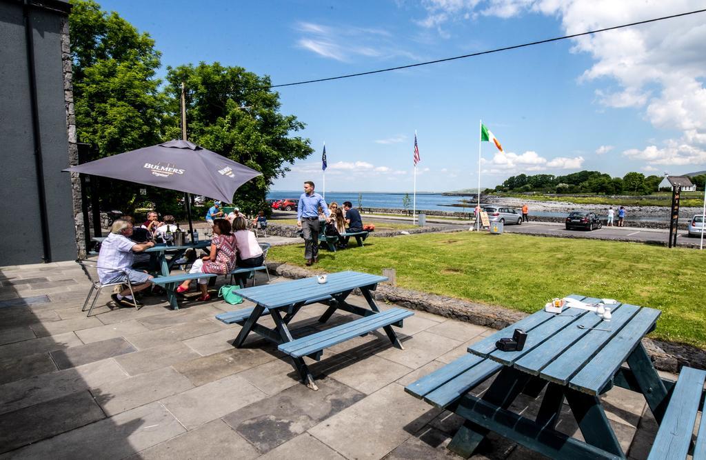 Burren Atlantic Hotel & Holiday Cottages 발리바우한 외부 사진