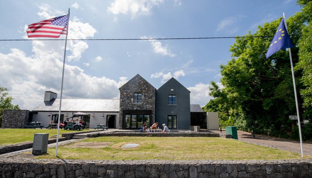 Burren Atlantic Hotel & Holiday Cottages 발리바우한 외부 사진