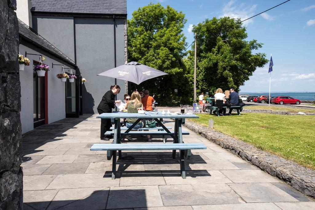 Burren Atlantic Hotel & Holiday Cottages 발리바우한 외부 사진