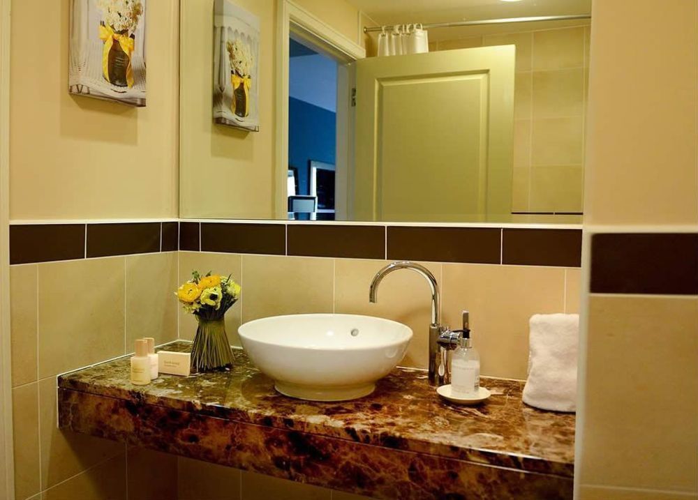 Burren Atlantic Hotel & Holiday Cottages 발리바우한 외부 사진